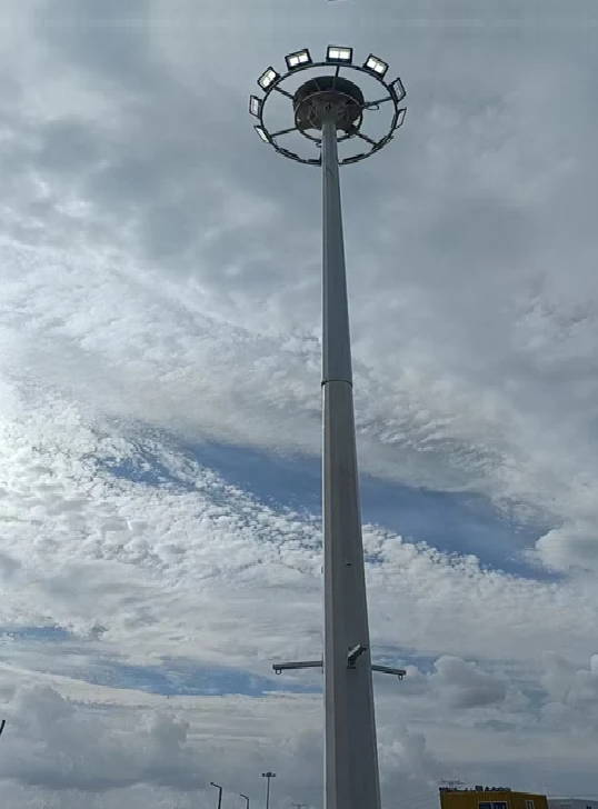High Mast Pole with Lowering System